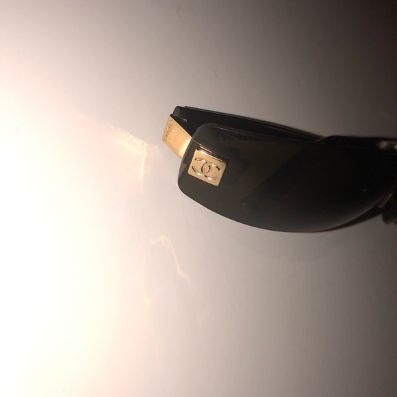 VINTAGE CHANEL SUNGLASSES - Picture 4 of 8